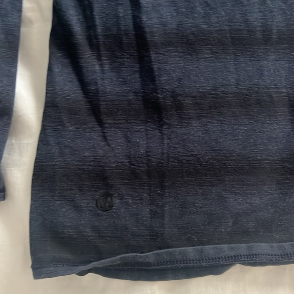 Lululemon Long sleeve  cotton with pocket size 4 - Picture 3 of 4